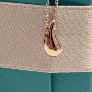 Authentic “Like New” Tiffany & Co. Elsa Peretti Classic Teardrop 12 mm long